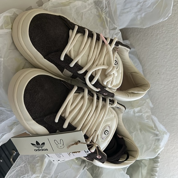 BADBUNNY X Adidas colab - Picture 4 of 6